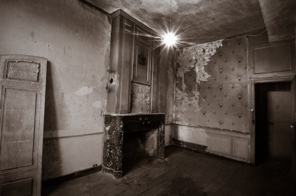 Decrepit room in black and white - Martin Soler photography